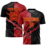 Maillot de football personnalisé rouge et or à rayures, motif graffiti par sublimation Maillot de football personnalisé rouge et or à rayures, motif graffiti par sublimation