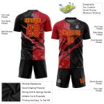 Maillot de football personnalisé rouge et or à rayures, motif graffiti par sublimation Maillot de football personnalisé rouge et or à rayures, motif graffiti par sublimation