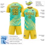 Maillot de football personnalisé à pois verts, imprimé uniforme, jaune et noir, à sublimation Maillot de football personnalisé à pois verts, imprimé uniforme, jaune et noir, à sublimation