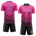 Maillot de football bleu personnalisé par sublimation, noir et rose clair Maillot de football bleu personnalisé par sublimation, noir et rose clair