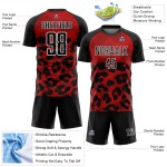 Maillot de football personnalisé avec sublimation, motif animal noir et blanc rouge Maillot de football personnalisé avec sublimation, motif animal noir et blanc rouge